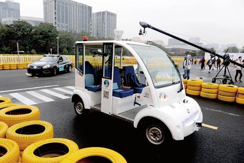 我國無人駕駛汽車亮相世界機(jī)器人大會(huì)