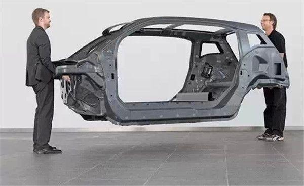 很多人認(rèn)為車越重越穩(wěn)，那么輕量化設(shè)計后還安全嗎？