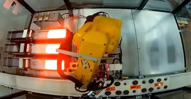 Durabotics開發(fā)了基于視覺的機(jī)器人，用于實(shí)現(xiàn)連接器裝配過程的自動(dòng)化