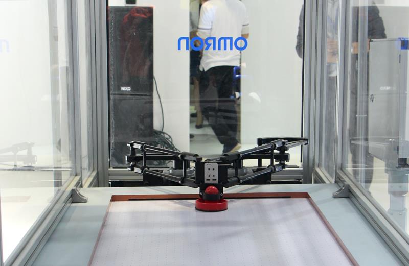 歐姆龍啟動智能化戰(zhàn)略，機(jī)器人與數(shù)據(jù)結(jié)合打造高效無人工廠