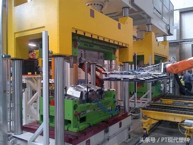 阻隔汽車排氣管釋放的熱量這條自動(dòng)化的鋁質(zhì)隔熱板生產(chǎn)線功不可沒