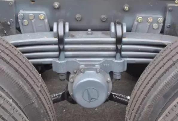 國(guó)產(chǎn)重卡輕量化步入歧途?北奔推出前橋一片板簧的輕量化牽引車