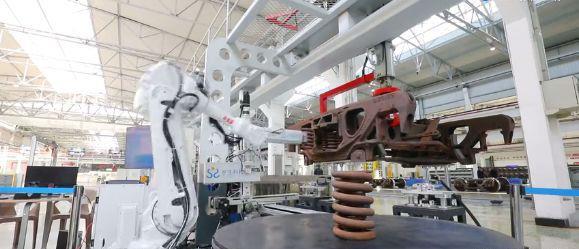 當(dāng)鐵路卡車檢修遇到工業(yè)機(jī)器人會發(fā)作什么？