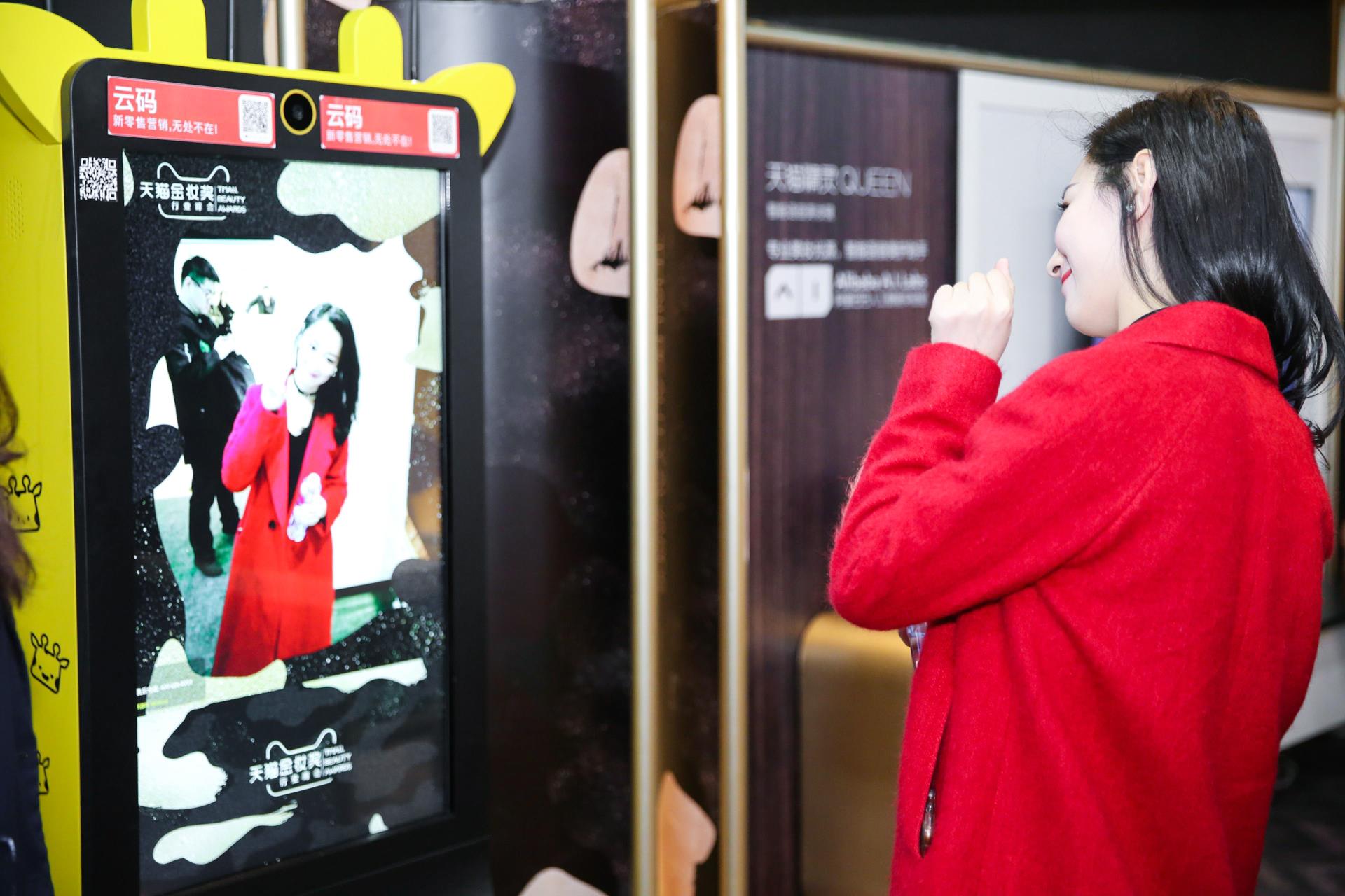 會(huì)說話的化裝鏡、3D打印美甲!想變美這些黑科技你必定要看