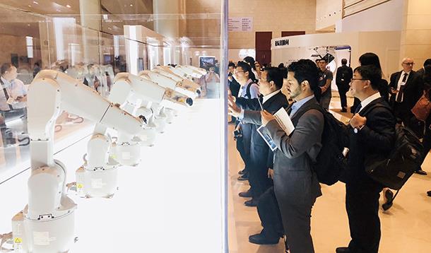 兩會聚焦制造業(yè) 工業(yè)機器人“智能+”拓展