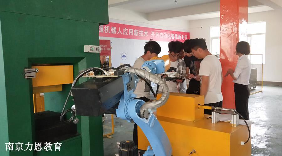 你信嗎？工業(yè)機(jī)器人系統(tǒng)集成商需要大量人才