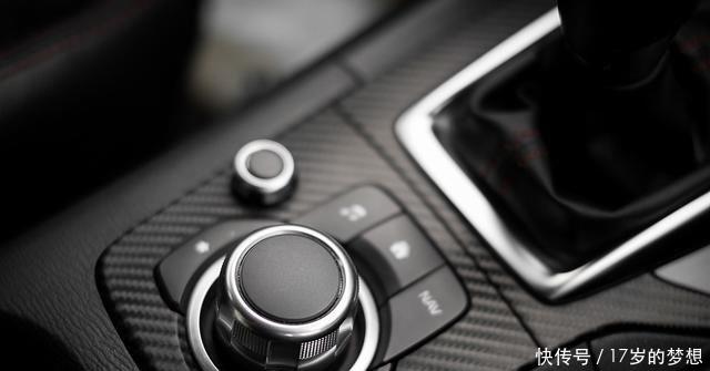 汽車未來的內(nèi)飾設(shè)計(jì)或?qū)⑷∠粹o、旋鈕設(shè)計(jì)