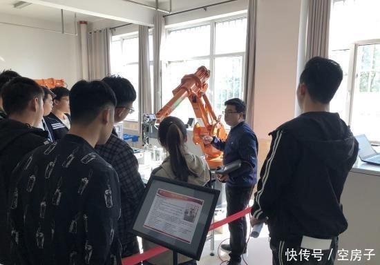 國產(chǎn)工業(yè)機器人市場發(fā)展未來如何