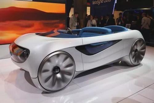 自動駕駛只是小兒科，未來的汽車“黑科技”能飛能下海