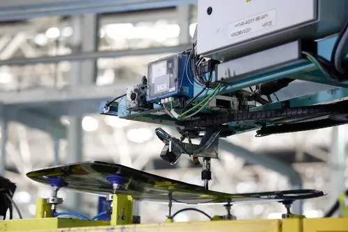 機(jī)器人造車丨汽車制造業(yè)數(shù)字化趨勢凸顯